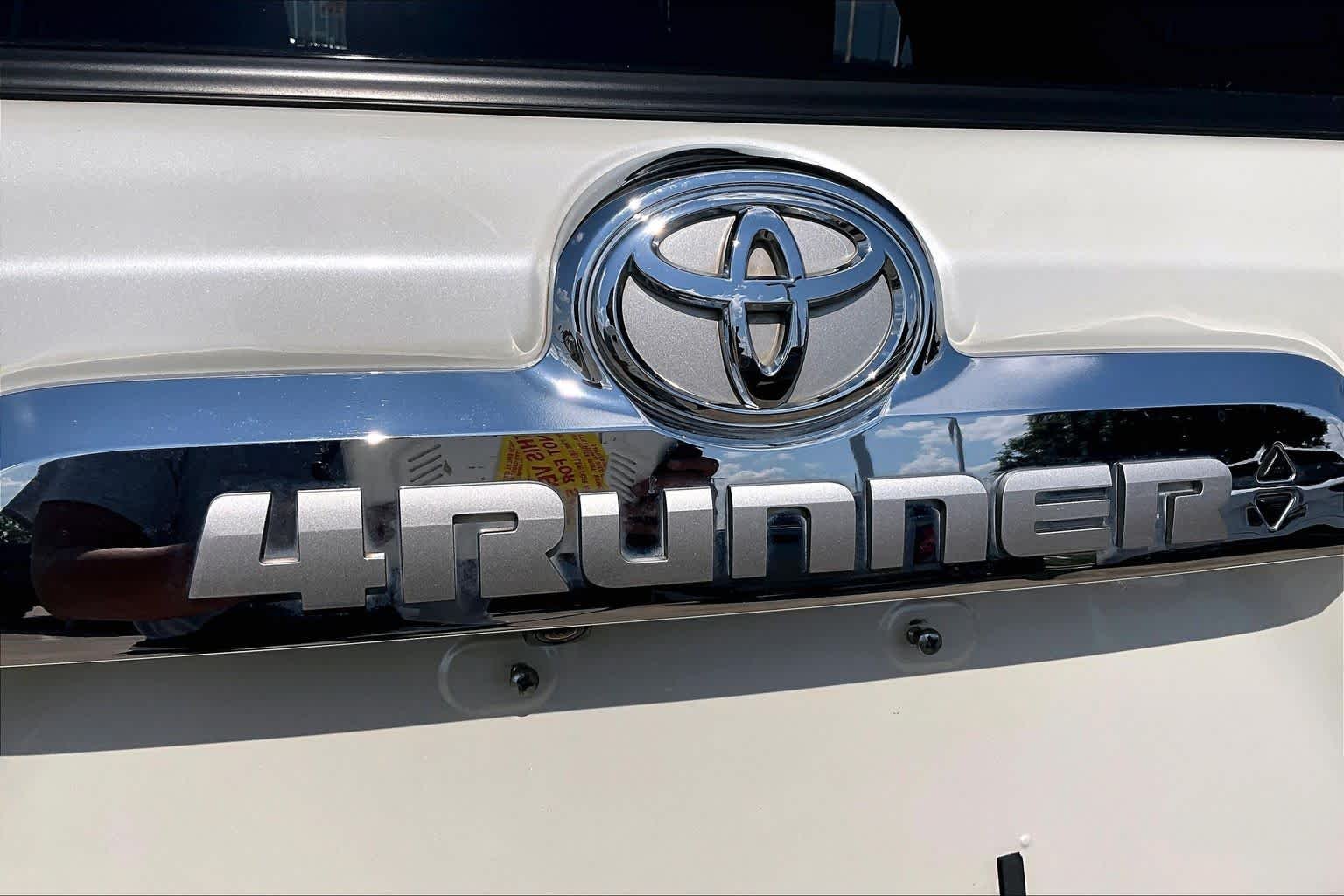 Used 2022 Blizzard Pearl Toyota Limited image 31