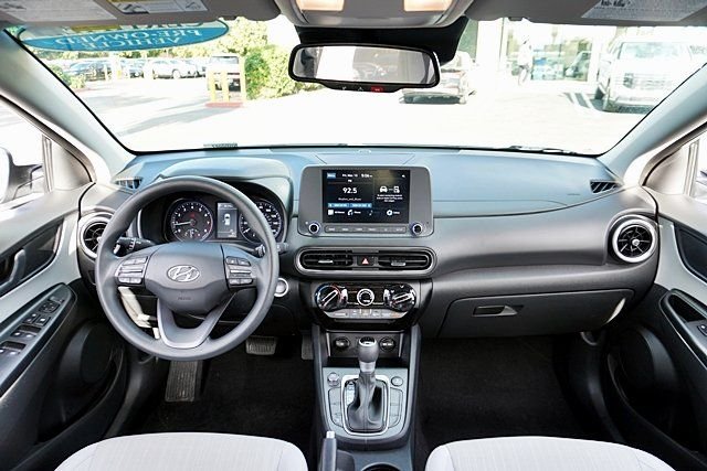 Used 2023 White Hyundai SEL image 17