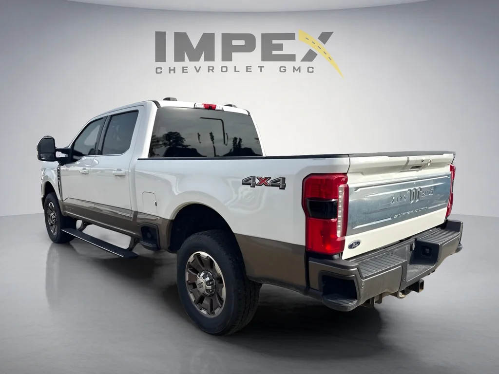 Used 2023  Ford King Ranch image 3
