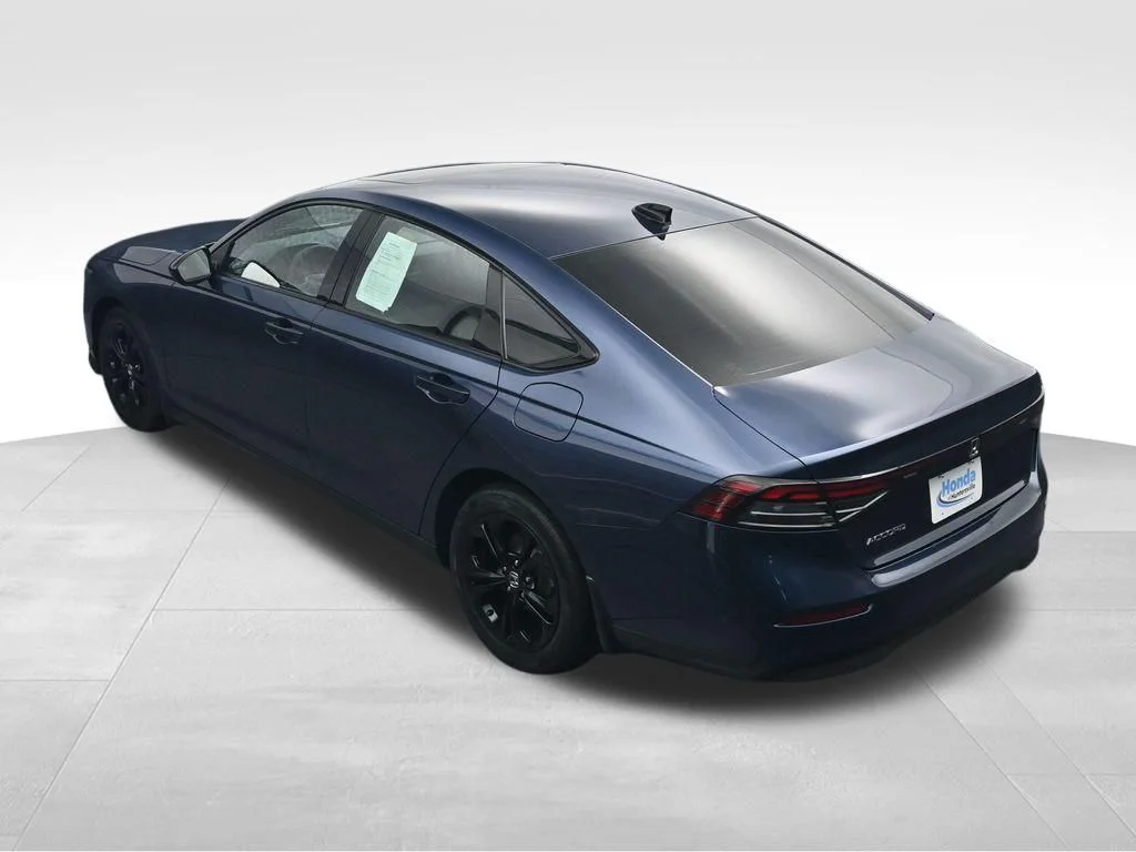 Used 2025  Honda SE image 35