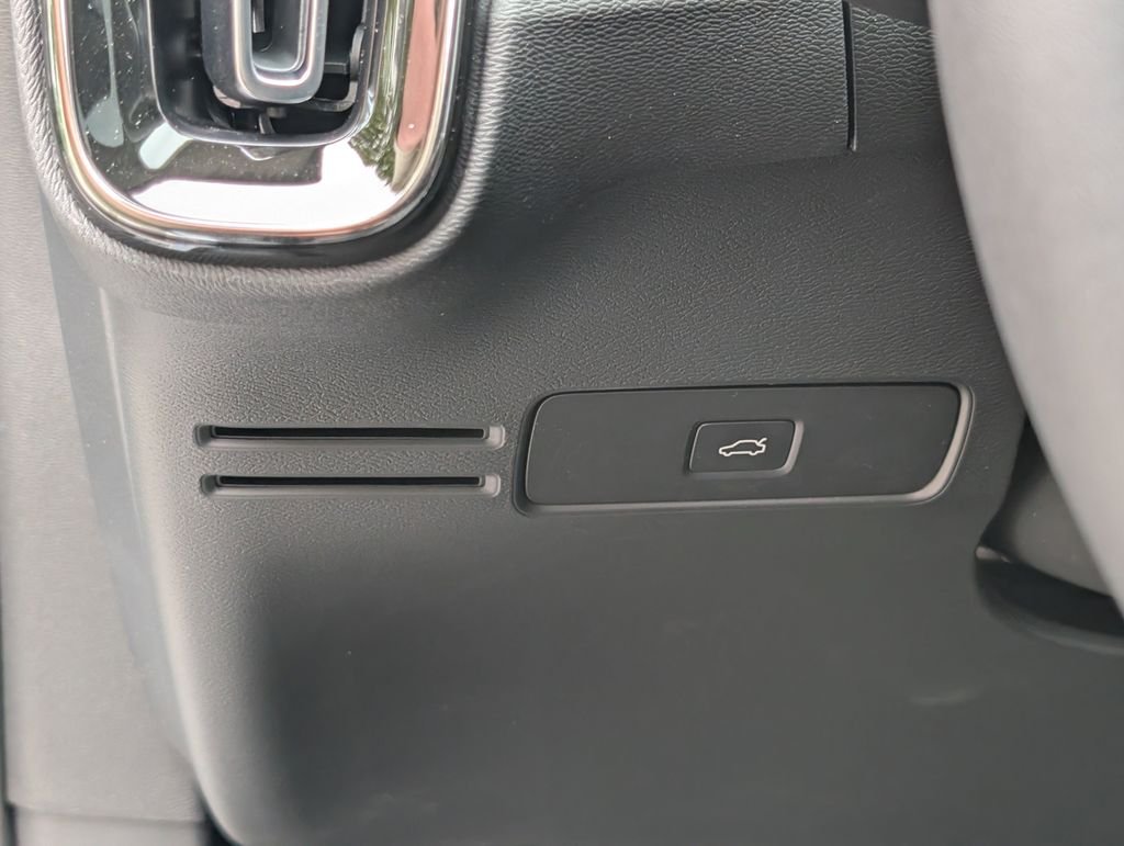 2026 Volvo XC40 Plus - Photo 15
