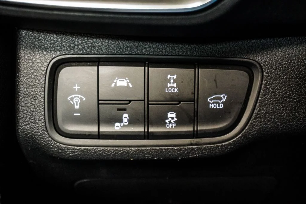 Used 2020 Silver Hyundai Limited image 22