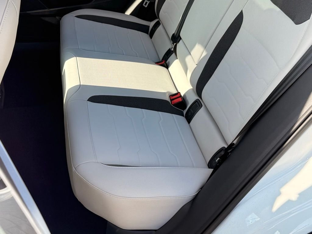 New 2026 Pure White Volkswagen 1.5T SE image 31