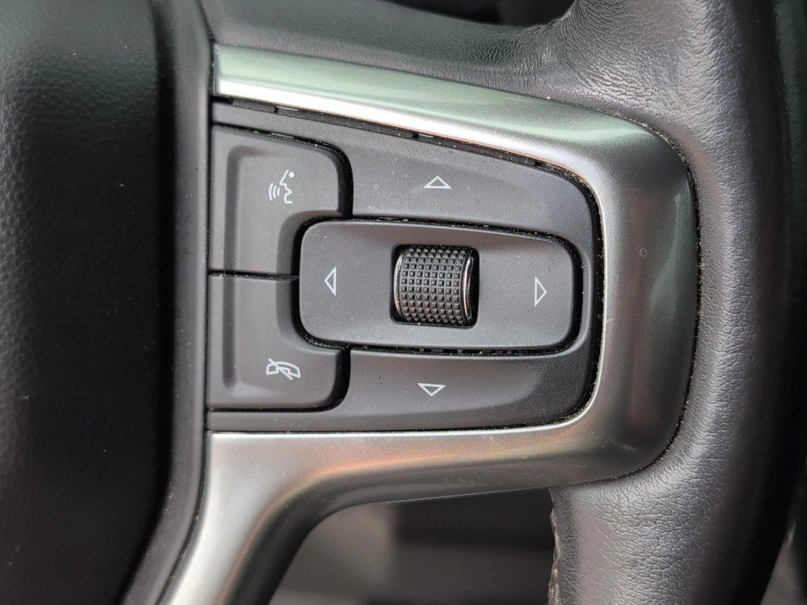Used 2022 Summit White Chevrolet LT image 28
