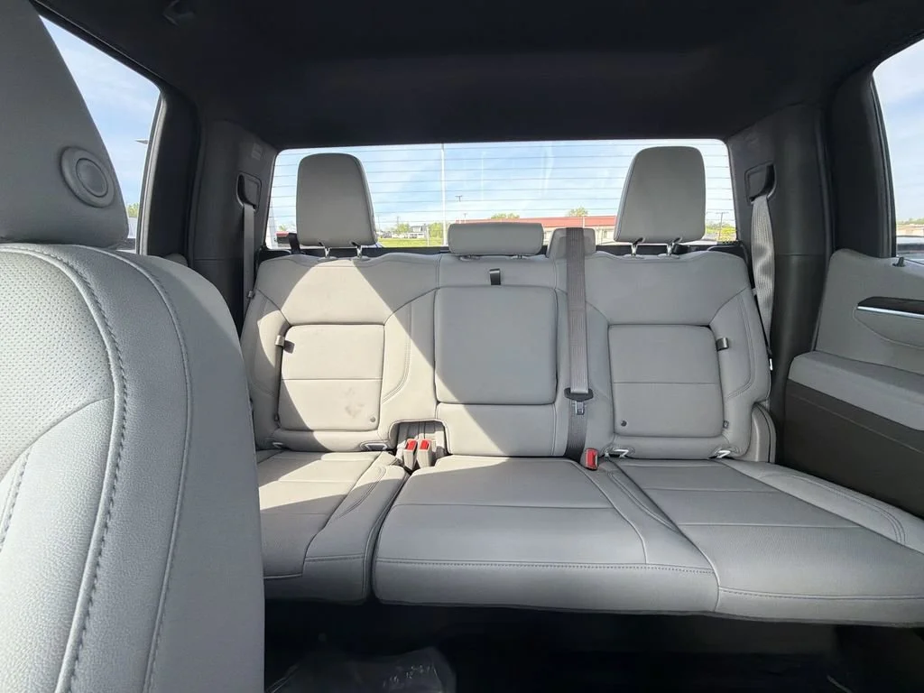 New 2026 Summit White GMC SLT image 28