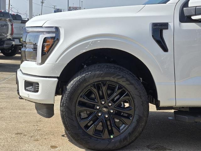 New 2026 Star White Metallic Tri-Coat FORD Lariat® image 26