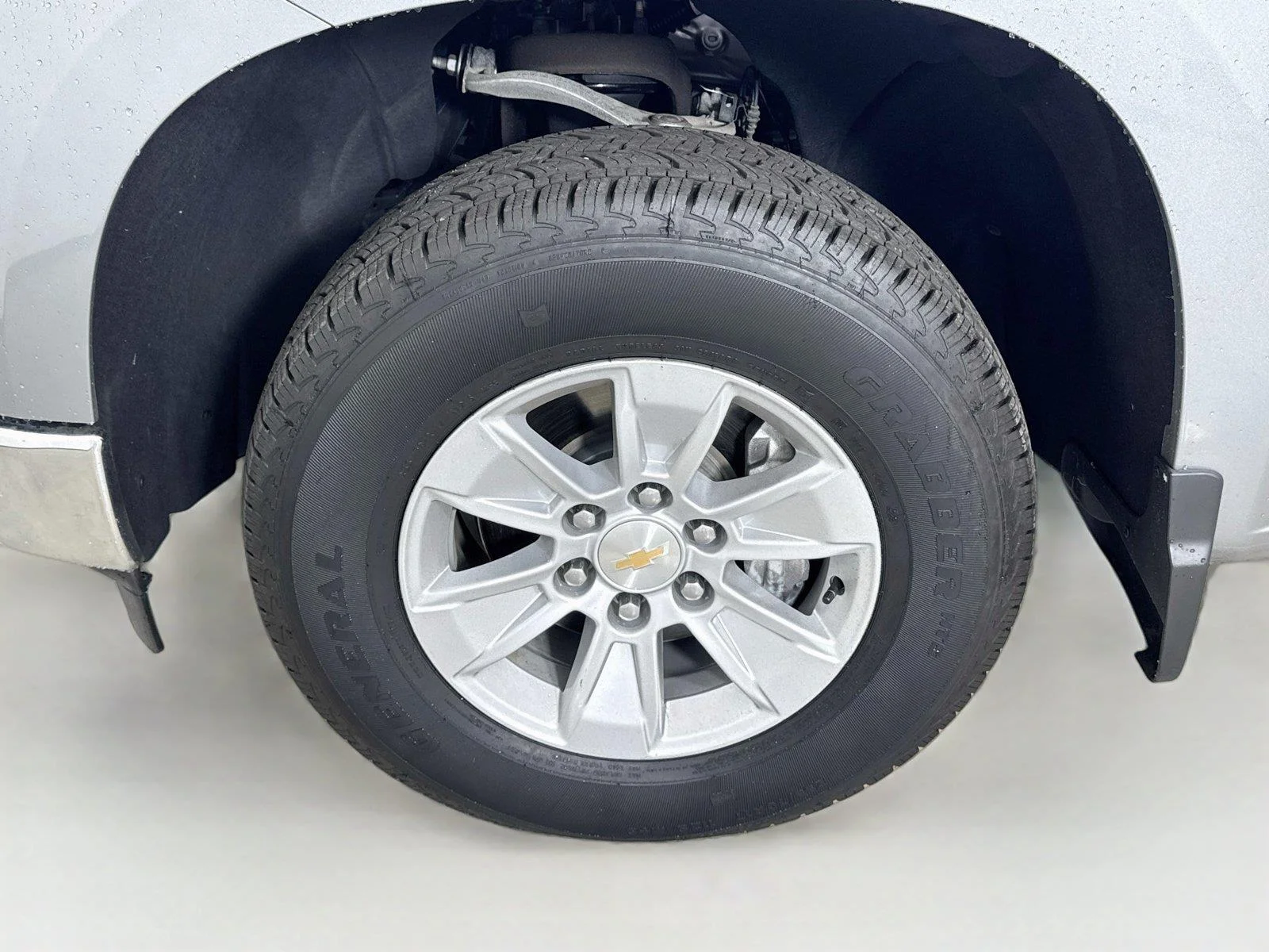 Used 2025 Sterling Gray Metallic Chevrolet LT image 30