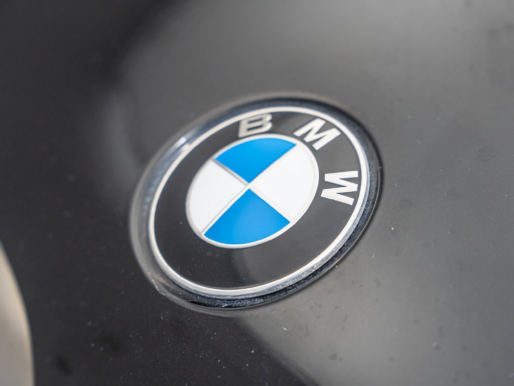 Used 2020 Black Sapphire Metallic BMW M50i image 3