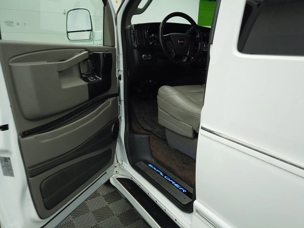 Used 2020 Summit White GMC Explorer Limited SE image 16