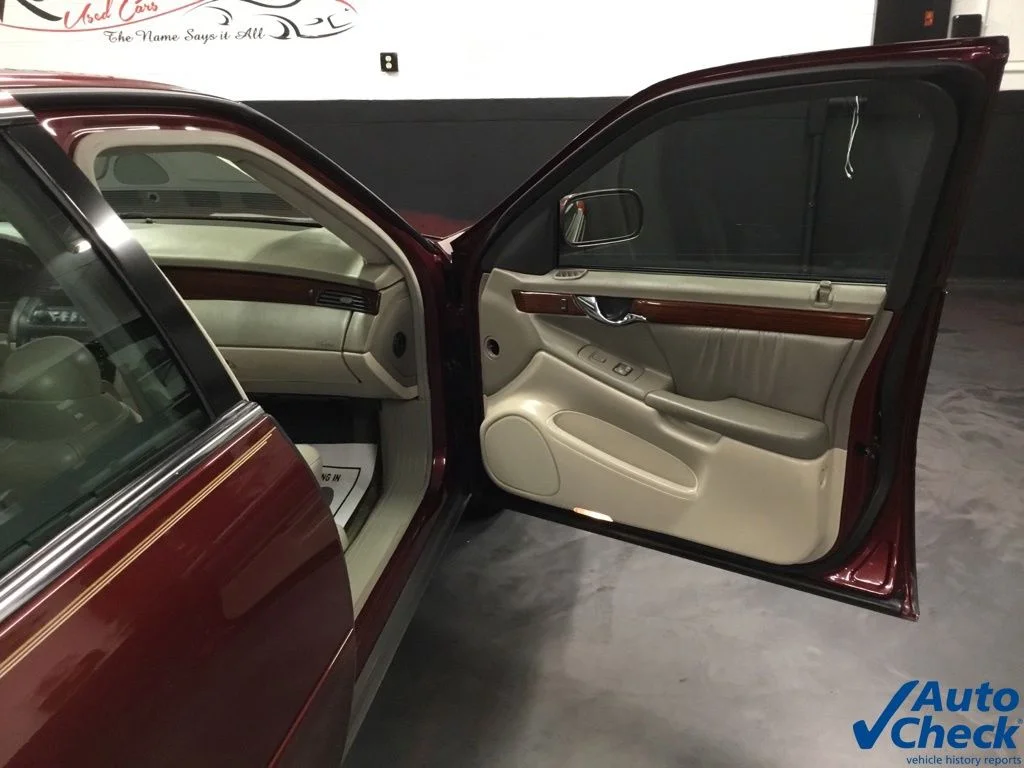Used 2000 Red Cadillac DHS image 39