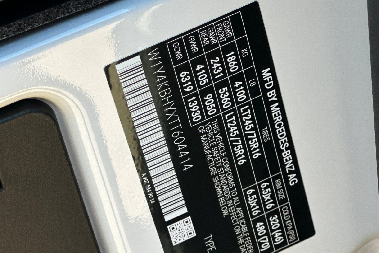 New 2026 Arctic+White Mercedes-Benz Cargo 144 WB image 33