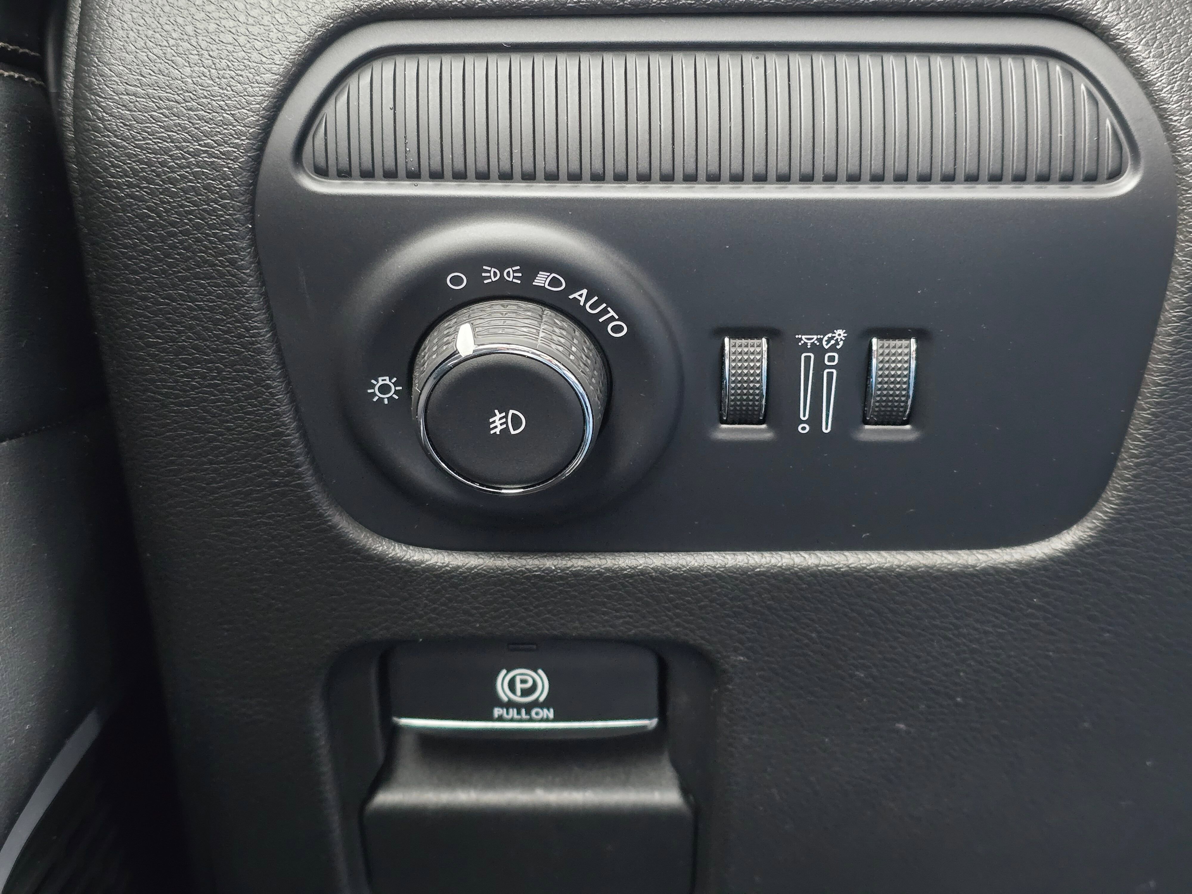 Used 2025  Jeep NA image 33