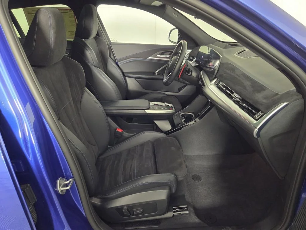Used 2025 Blue Metallic BMW M35i image 32