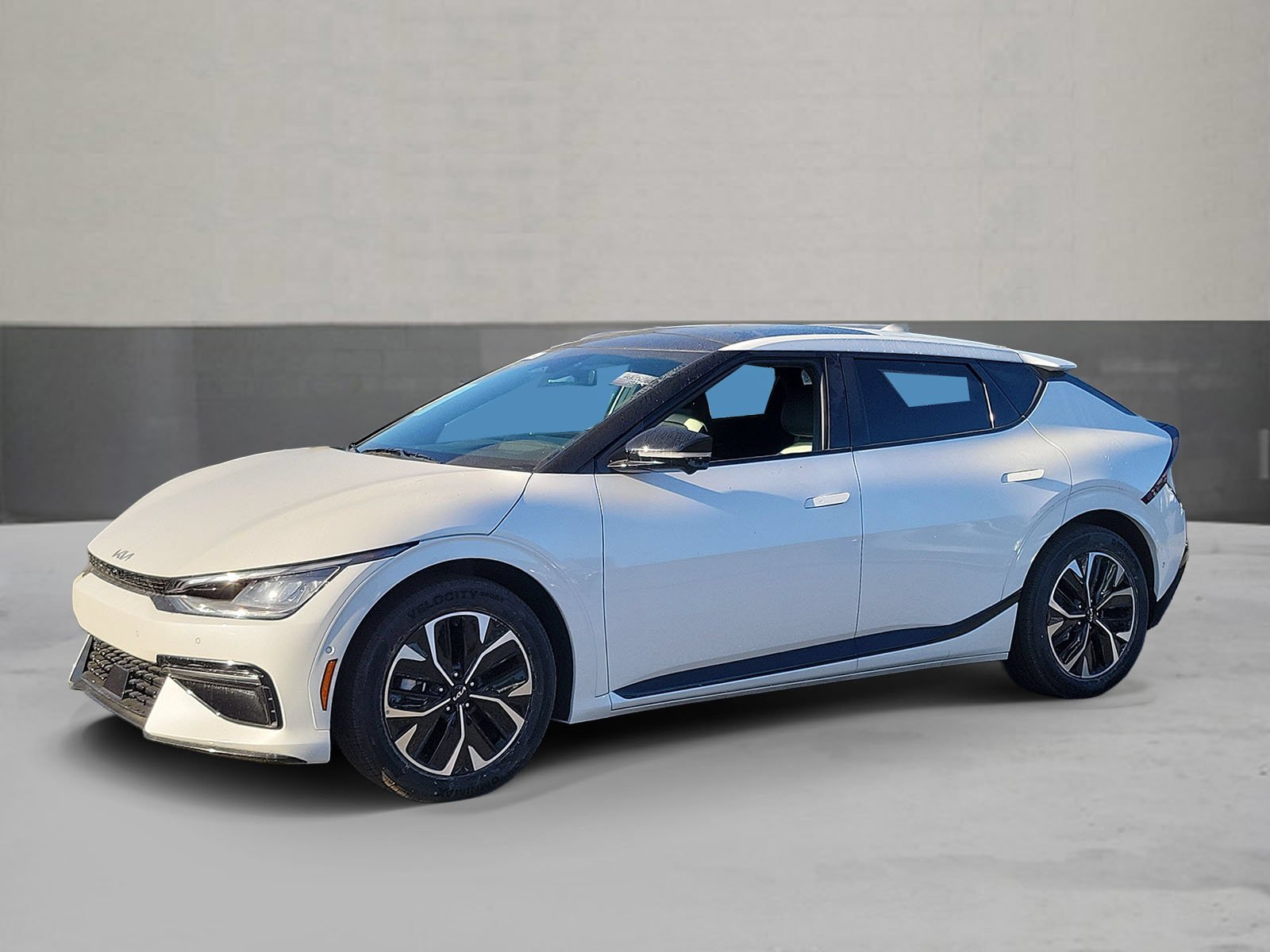 Used 2024 Snow White Pearl Kia GT-Line image 1