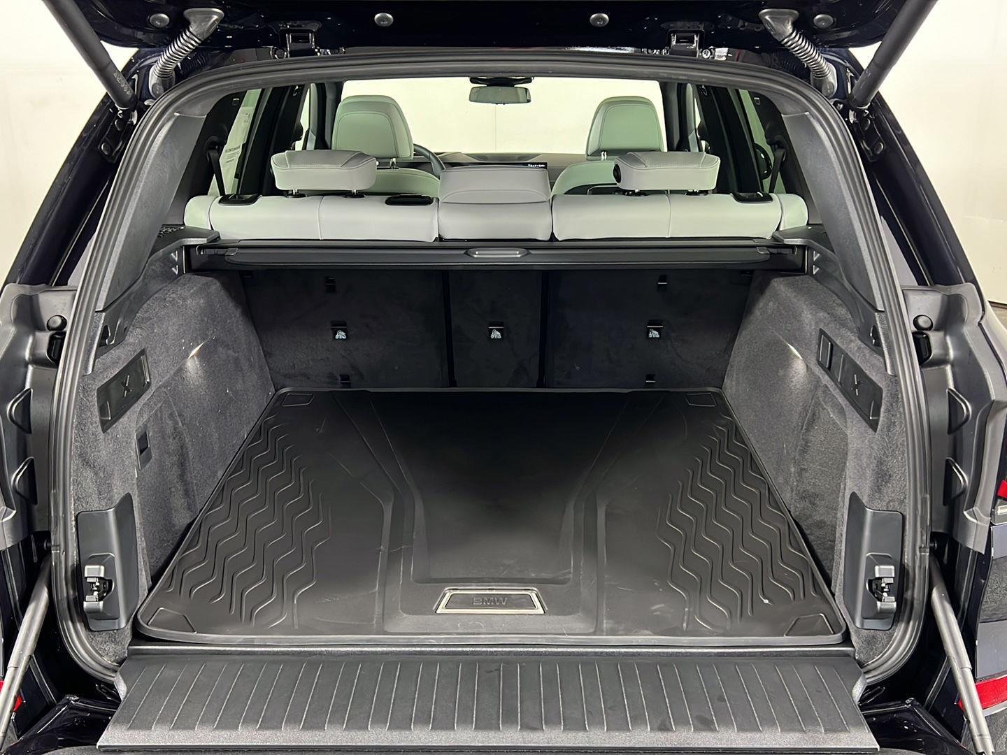 New 2026 Carbon Black Metallic BMW xDrive40i image 26