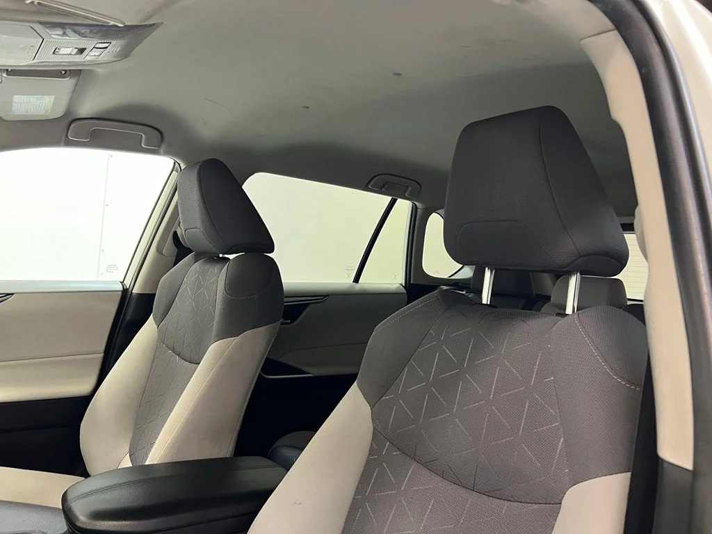 Used 2022 White Toyota XLE image 16