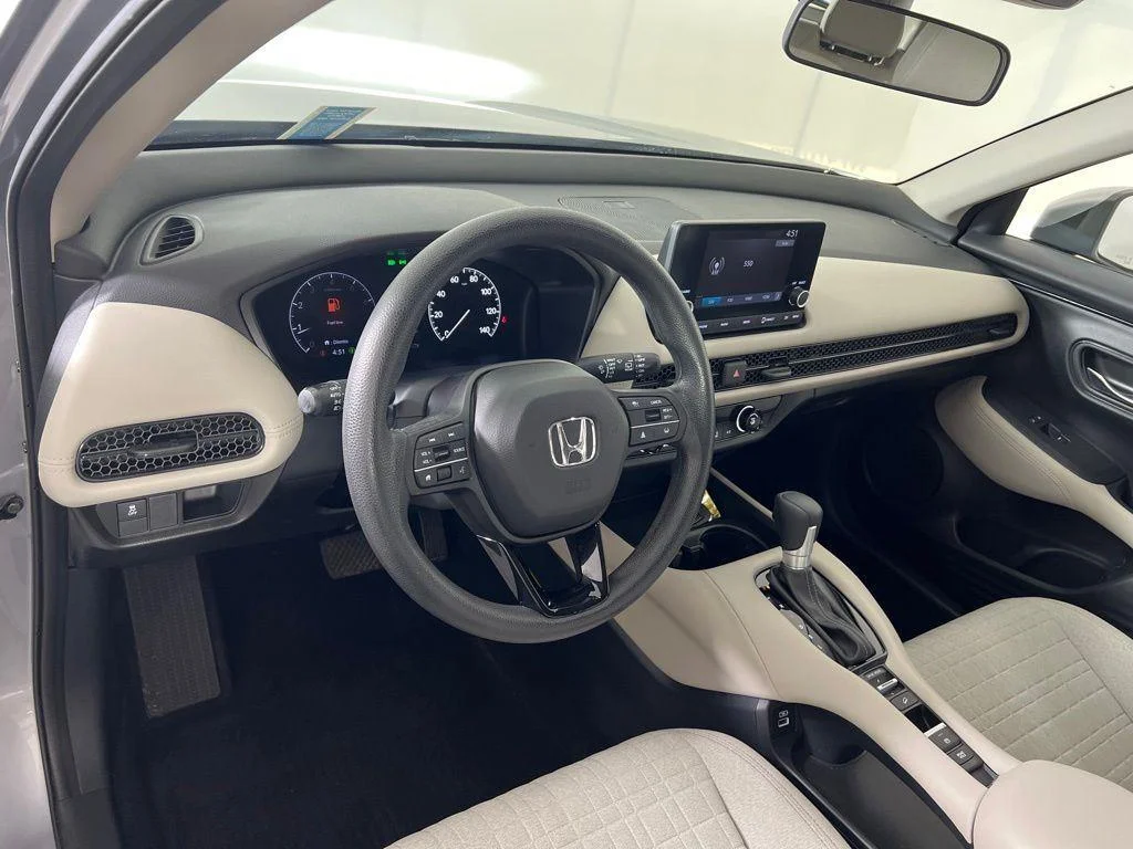 Used 2023 Lunar Silver Metallic Honda LX image 17