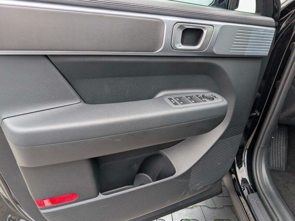 New 2026 Black Hyundai SE FWD image 12
