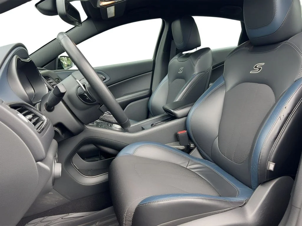 Used 2015 Black Chrysler S image 6