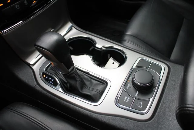 Used 2021 White Jeep Limited image 19