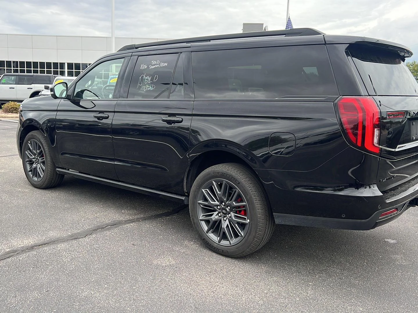 Used 2025 Agate Black Ford Platinum image 9