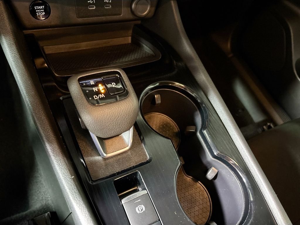Used 2024 White Nissan S image 17