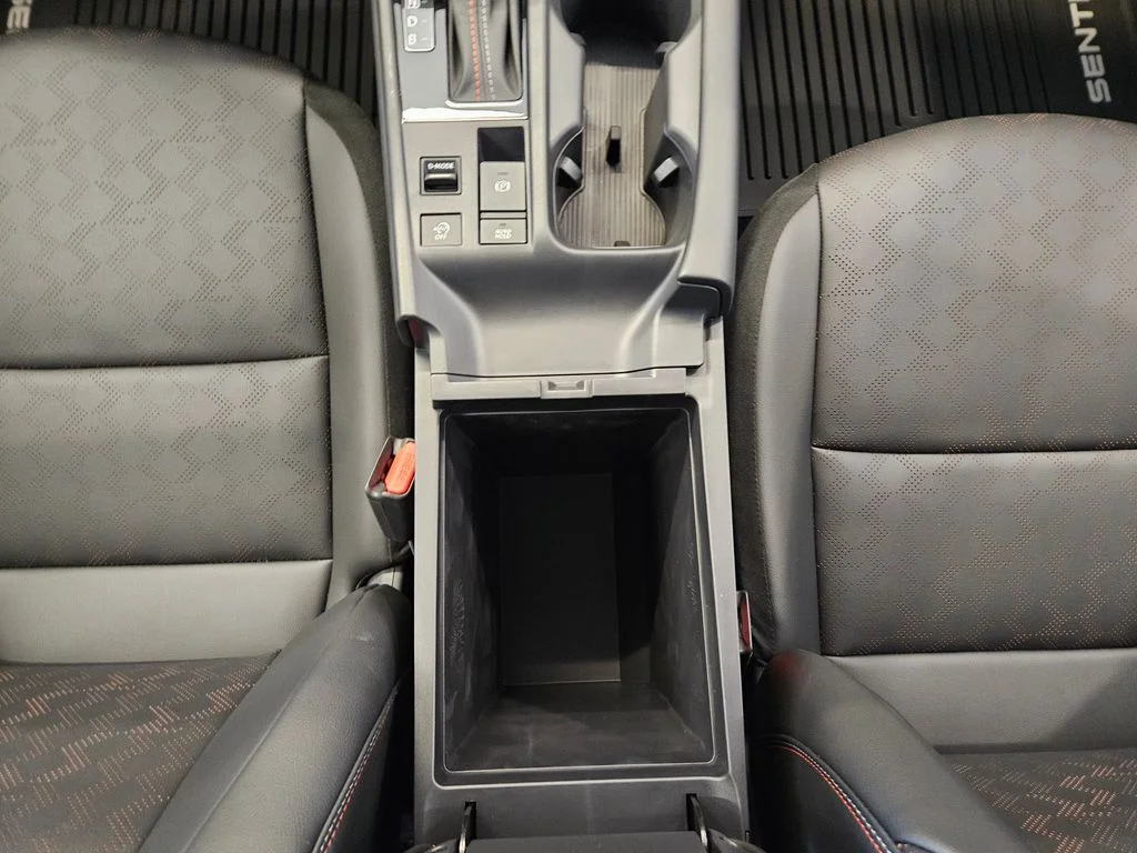 New 2026 Atlantic Gray Metallic / Super Black Two-tone Nissan SR image 21