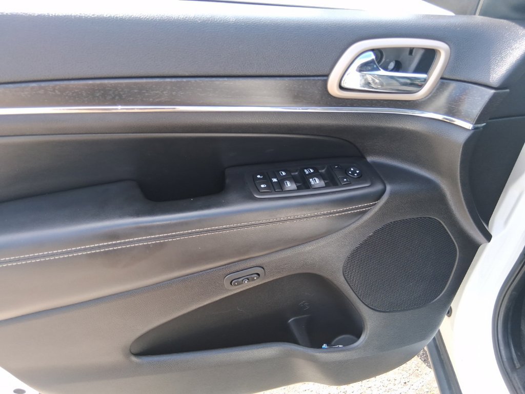 Used 2017 White Jeep Limited image 9