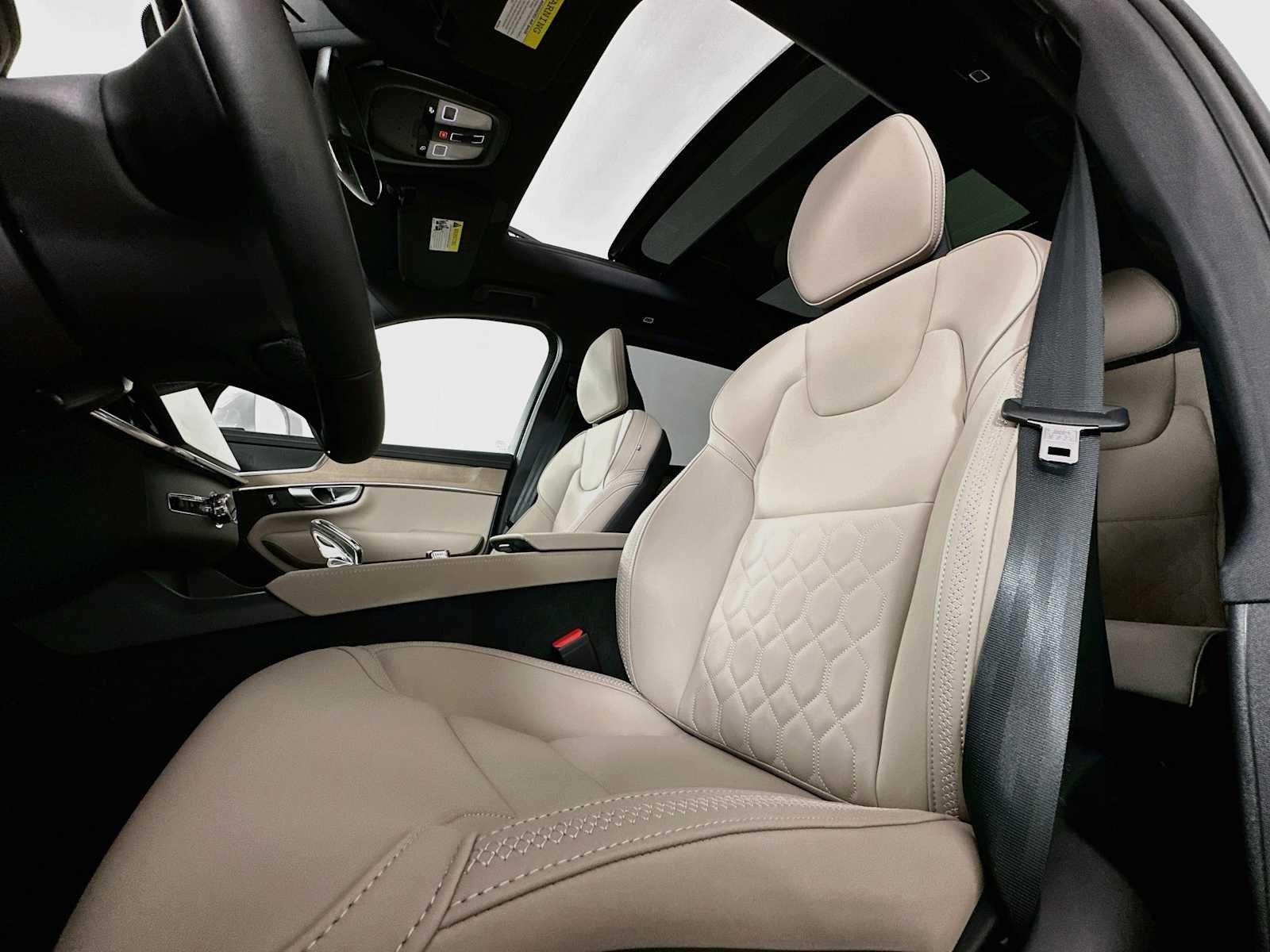 New 2026 Crystal White Volvo Plus image 18