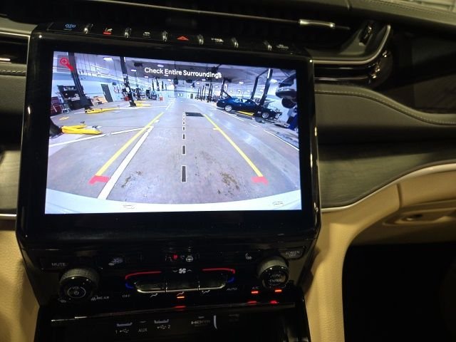 Used 2022 White Jeep 4xe image 15