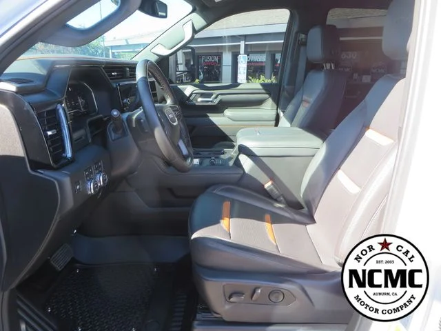 Used 2025 White GMC AT4 image 25