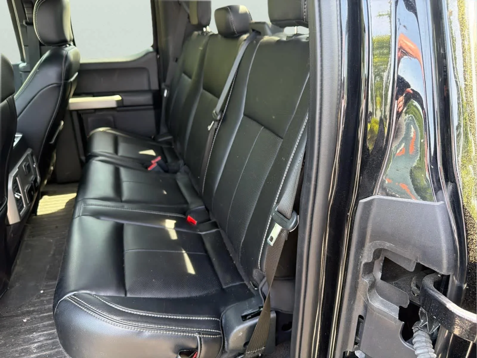 Used 2020 Agate Black Metallic Ford LARIAT image 12