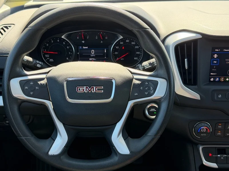 Used 2023 SUMMIT WHITE GMC SLE image 13