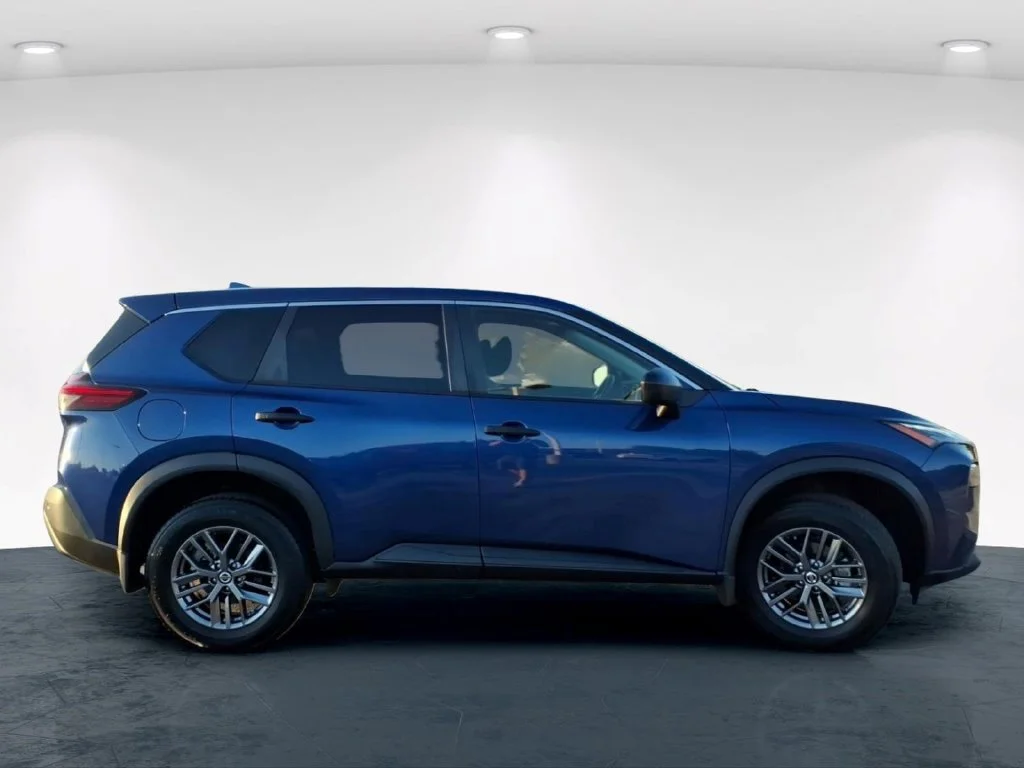 Used 2021 Blue Nissan S image 7