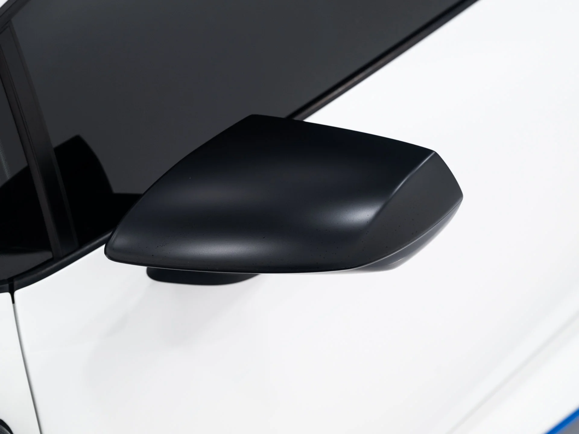 Used 2021 Bianco Asopo Metallic Lamborghini  image 19