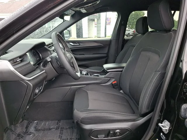 Used 2025 Black Jeep Laredo image 15