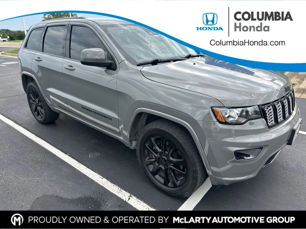Used 2021 Gray Jeep Laredo X image 1