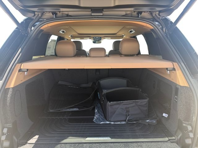 New 2026 Santorini Black Land Rover SE image 18