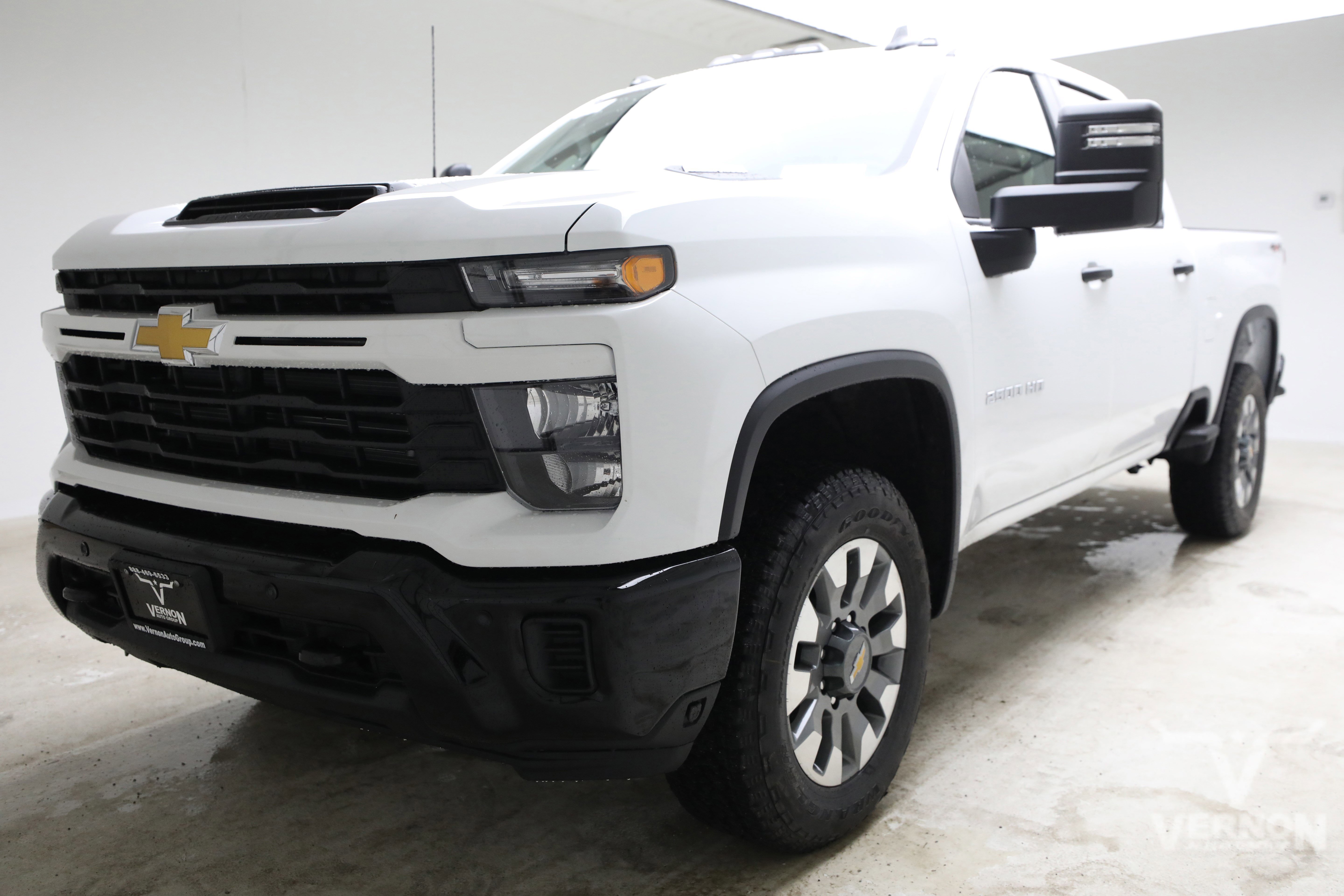 New 2026 Summit White Chevrolet N image 1