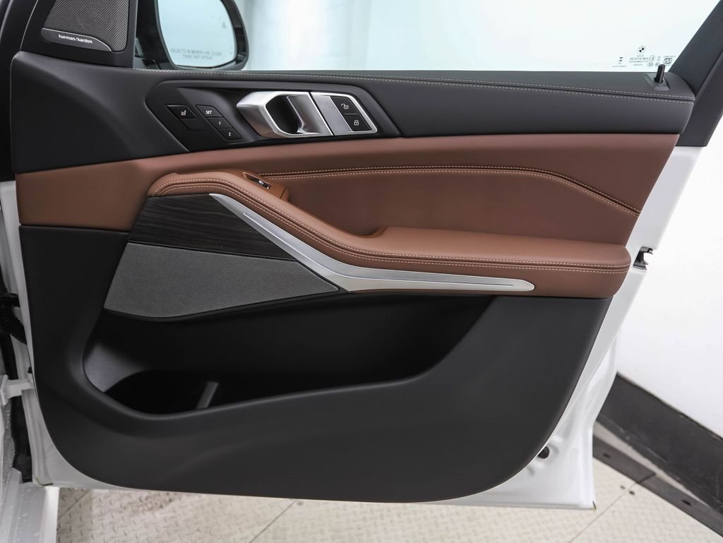 New 2026 Alpine White BMW xDrive40i image 29