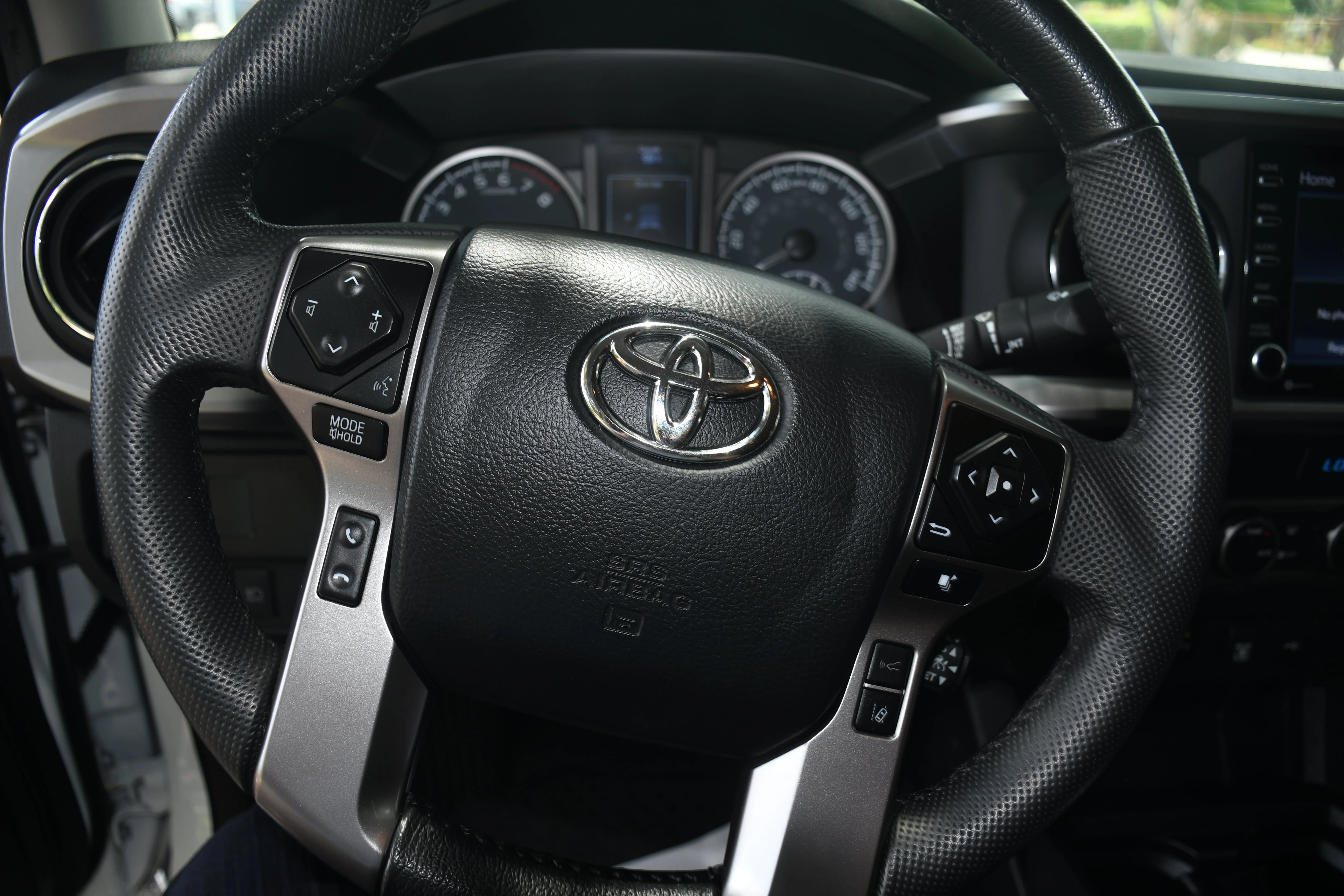 Used 2023 White Toyota SR5 image 11