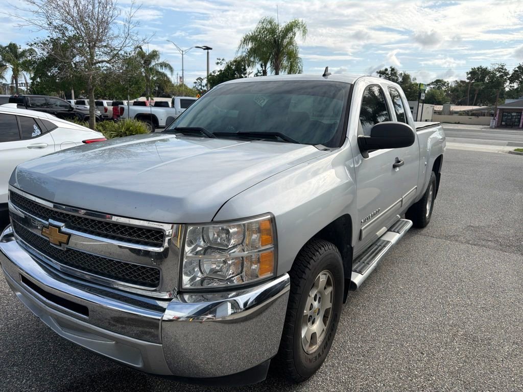 Used 2013 SILVER ICE METALLIC Chevrolet LT image 1