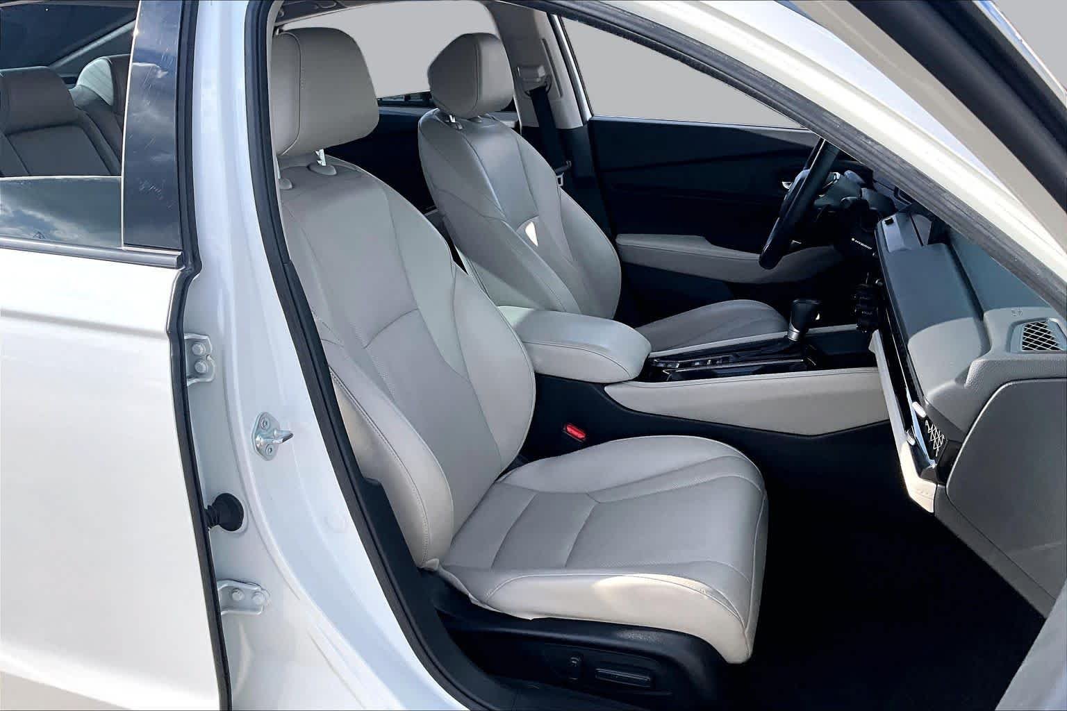 Used 2023 Platinum White Pearl Honda Touring image 9
