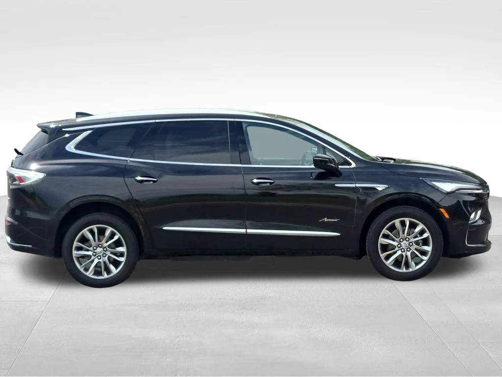 Used 2024  Buick Avenir image 10