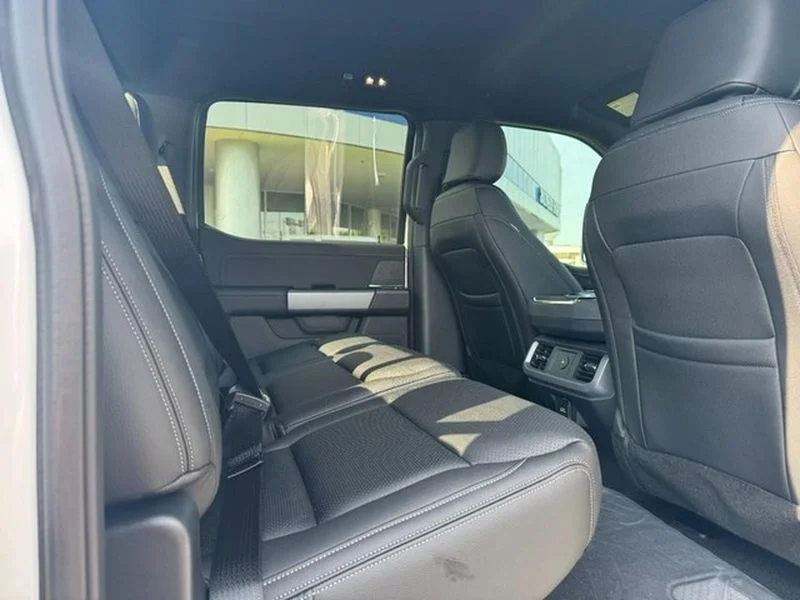 New 2026 Oxford White Ford XLT image 4