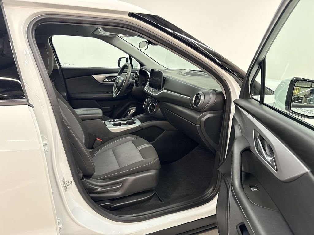Used 2024 Summit White Chevrolet LT image 19