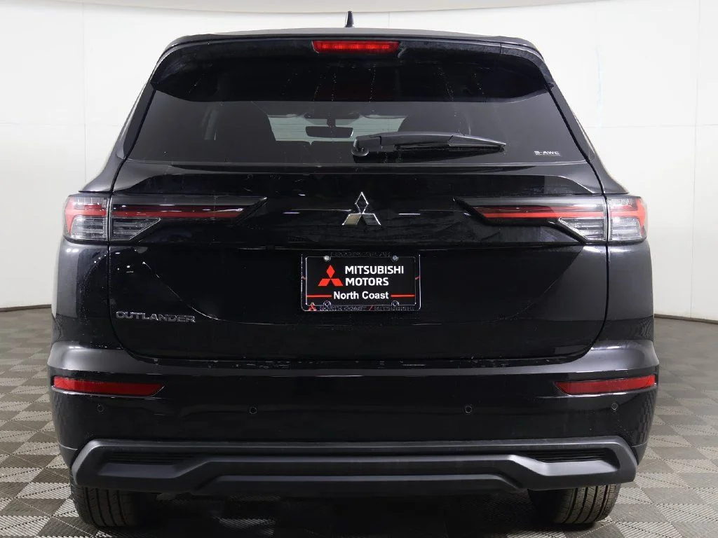 New 2026 Black Mitsubishi ES image 13