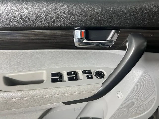 Used 2011 Silver Kia LX image 15