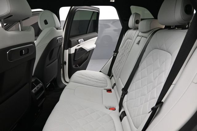 Used 2025 White BMW xDrive40i image 20