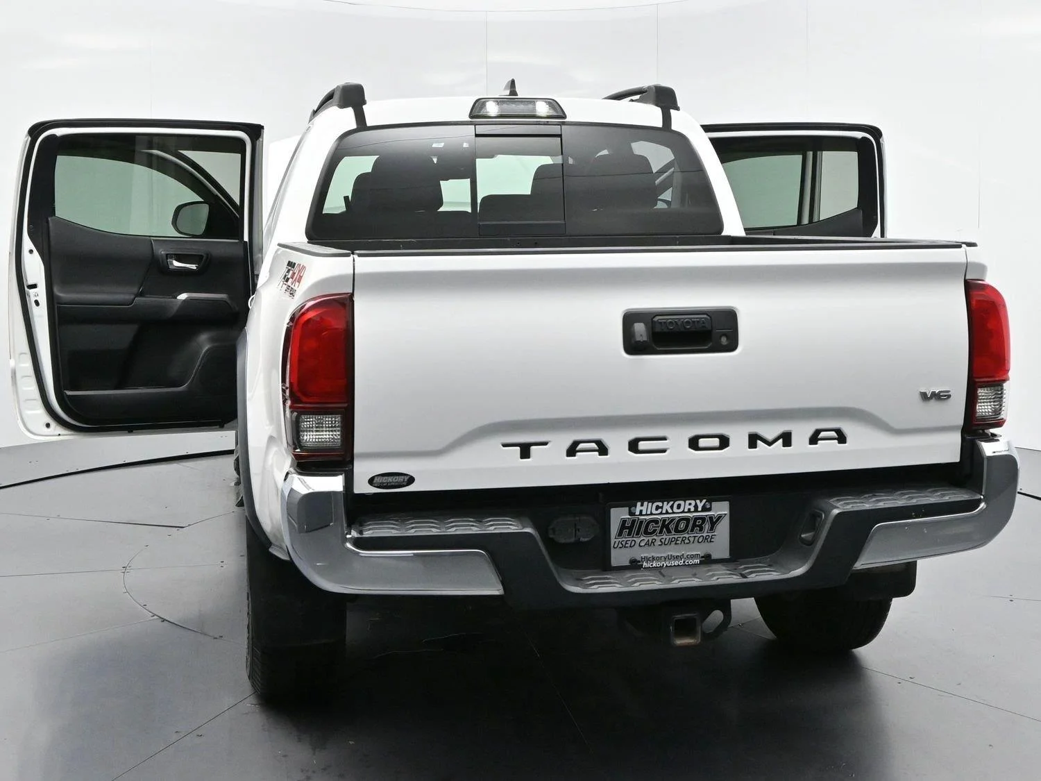 Used 2018 Super White Toyota TRD Off Road image 40